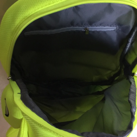 ✨SOLD✨Fun school/party green neon dinosaur backpack - Picture 4 of 7